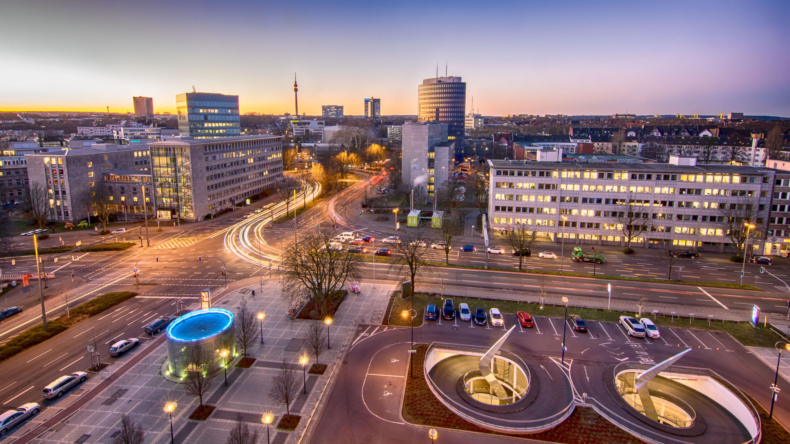 Morgenstimmung in der Dortmunder Innenstadt. Panoramafoto vom Südwall.